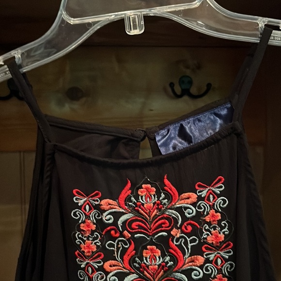 Like new XS black tank with floral embroidery - Picture 3 of 8